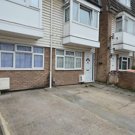 Four Bedroom Townhouse 12 Minutes Walk To Excel Exhibition Centre Лондон Екстериор снимка