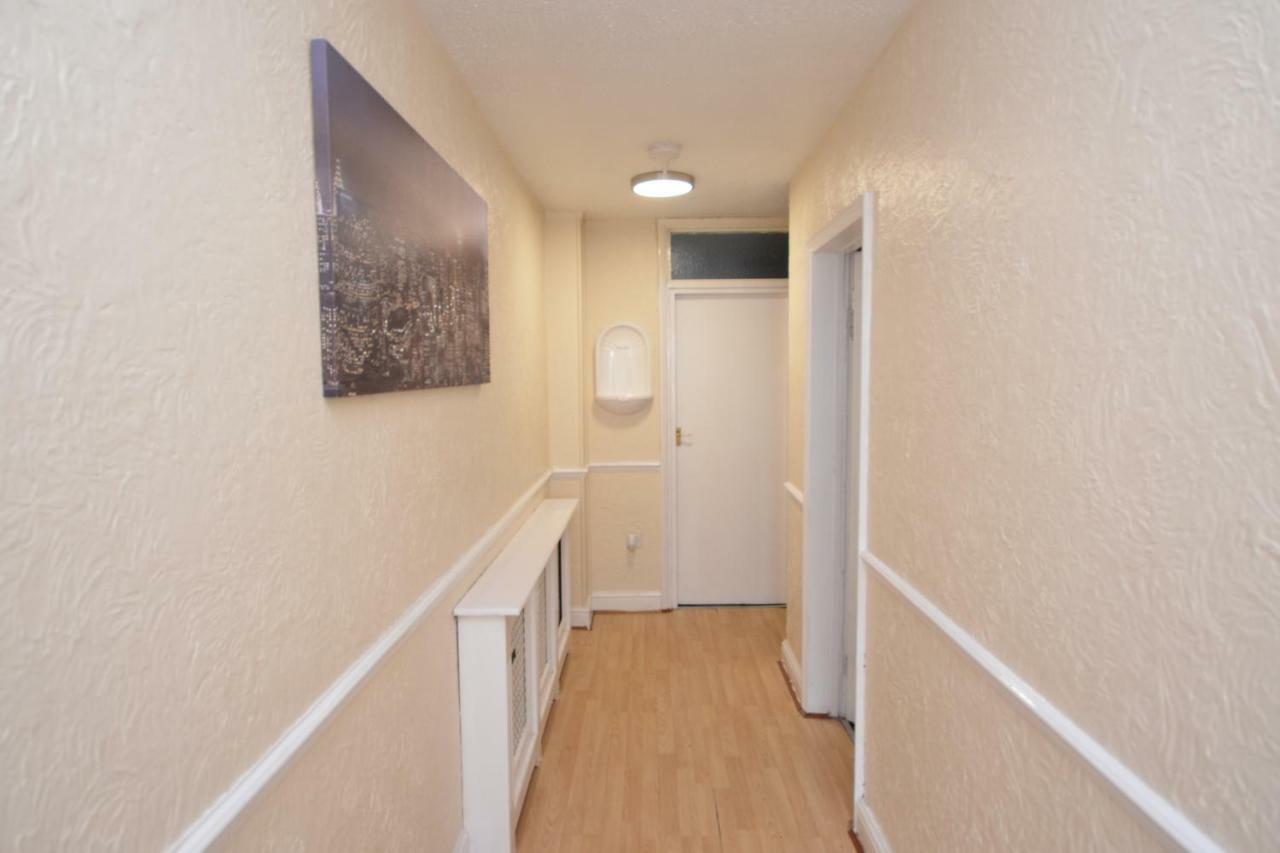Four Bedroom Townhouse 12 Minutes Walk To Excel Exhibition Centre Лондон Екстериор снимка