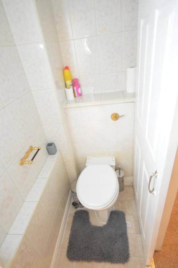 Four Bedroom Townhouse 12 Minutes Walk To Excel Exhibition Centre Лондон Екстериор снимка