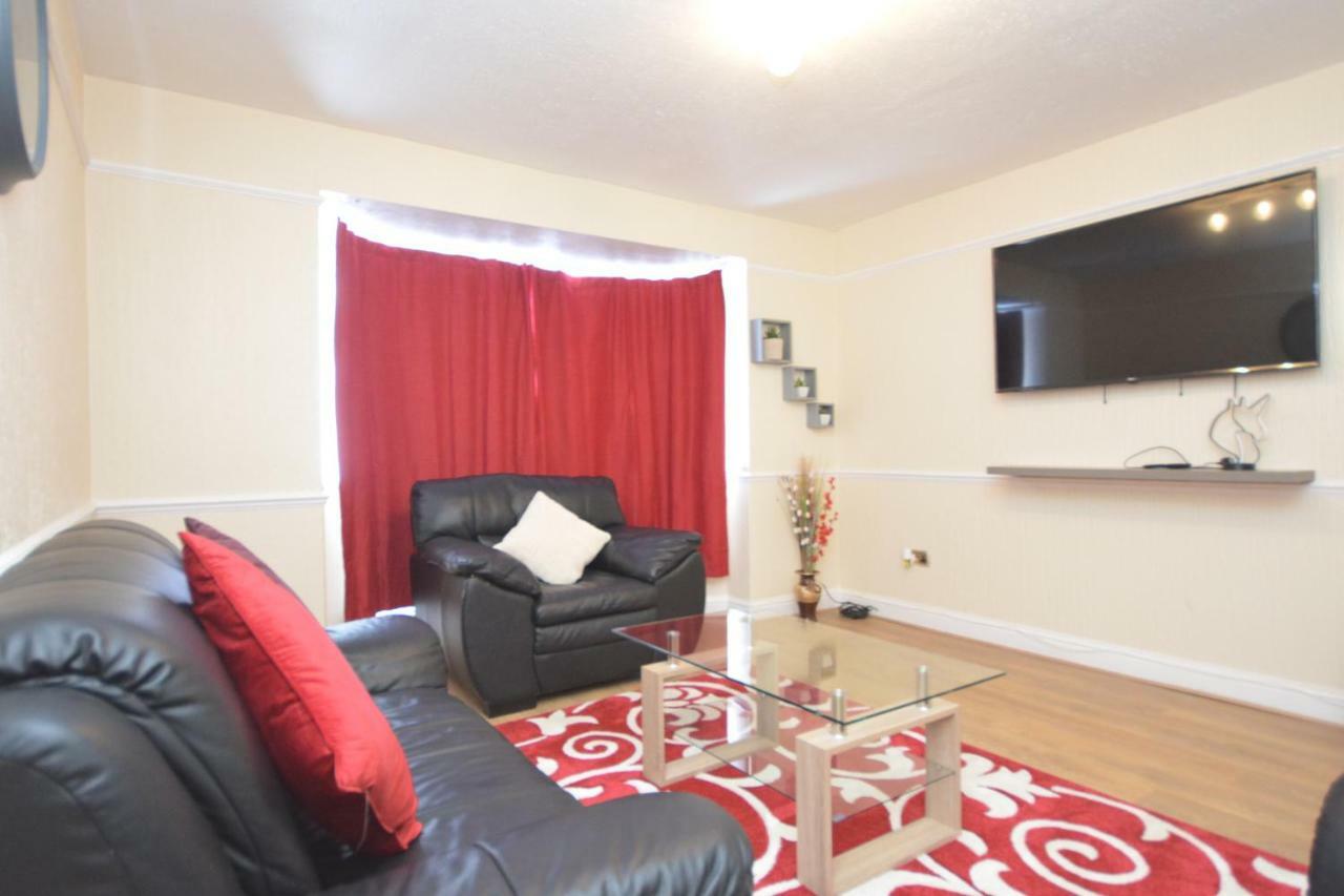 Four Bedroom Townhouse 12 Minutes Walk To Excel Exhibition Centre Лондон Екстериор снимка