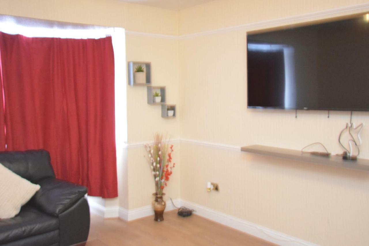 Four Bedroom Townhouse 12 Minutes Walk To Excel Exhibition Centre Лондон Екстериор снимка