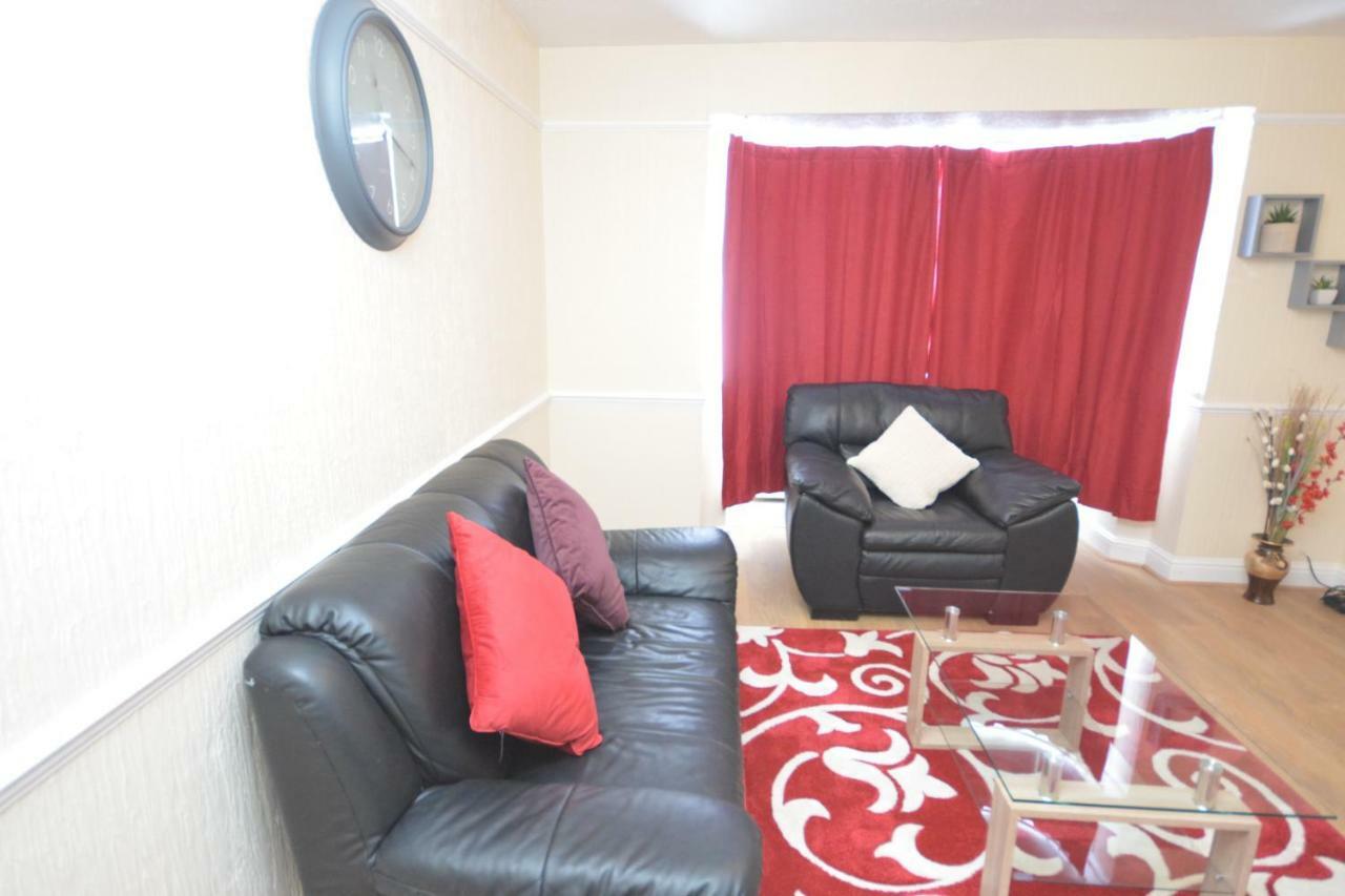 Four Bedroom Townhouse 12 Minutes Walk To Excel Exhibition Centre Лондон Екстериор снимка