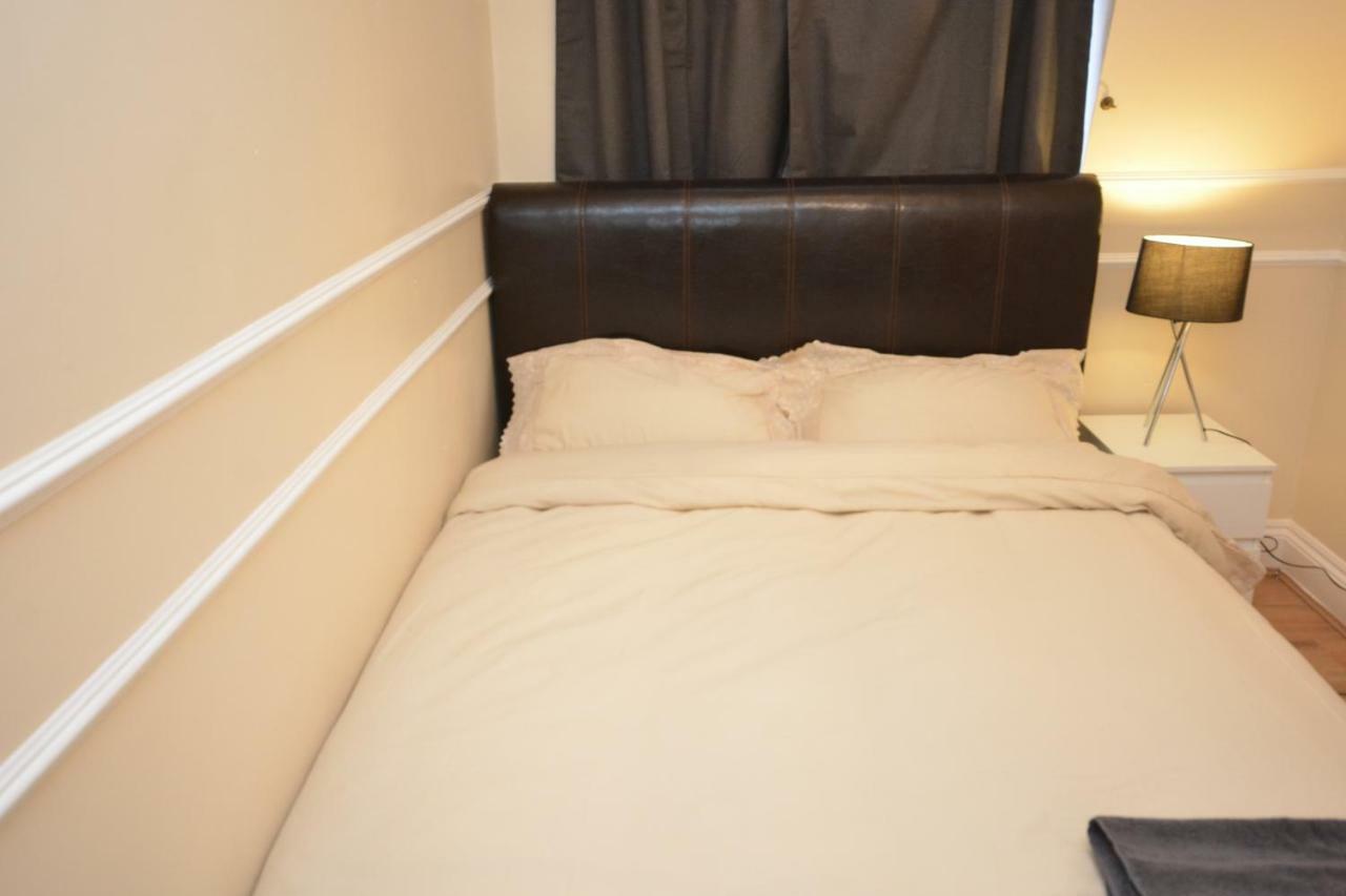 Four Bedroom Townhouse 12 Minutes Walk To Excel Exhibition Centre Лондон Екстериор снимка