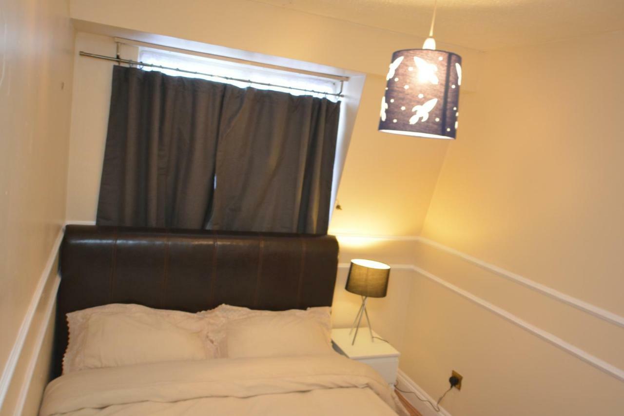 Four Bedroom Townhouse 12 Minutes Walk To Excel Exhibition Centre Лондон Екстериор снимка