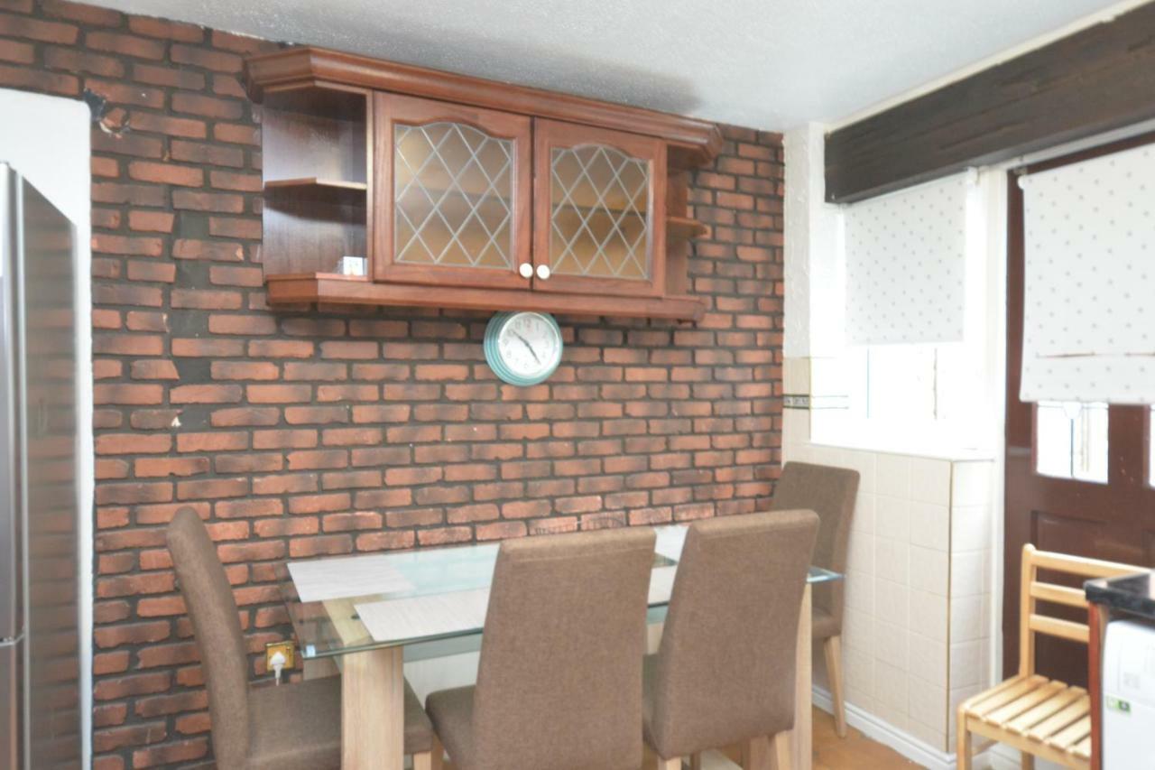 Four Bedroom Townhouse 12 Minutes Walk To Excel Exhibition Centre Лондон Екстериор снимка