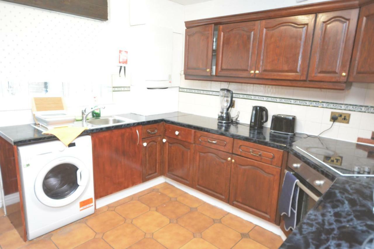 Four Bedroom Townhouse 12 Minutes Walk To Excel Exhibition Centre Лондон Екстериор снимка